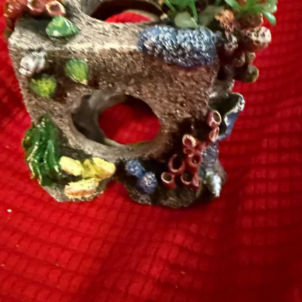 Aquarium decor mimic a rock formation with fakeplants and coral 3 inches wide
